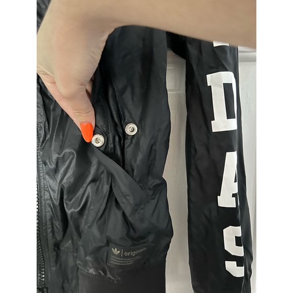 Vintage Adidas Windbreaker. Size XS. Only worn once. - Picture 3 of 7
